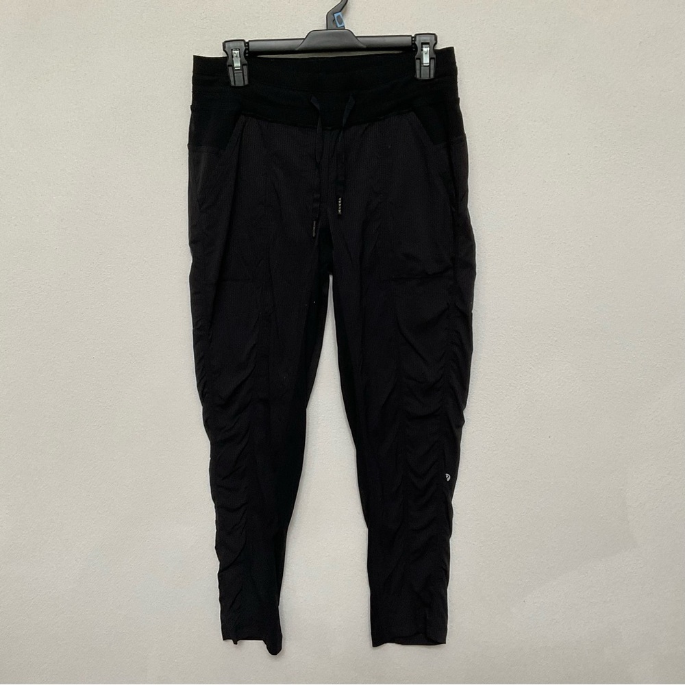 Lululemon Black Dance Studio Crop Athletic Pants Size 6 Workout Gym Athleisure
